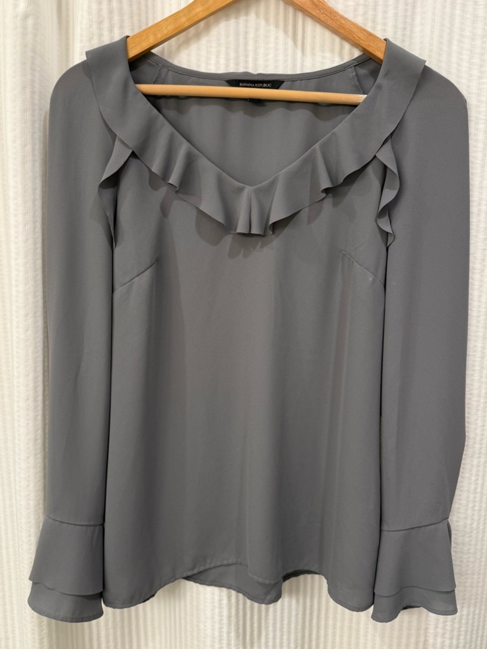 Banana Republic Gray Ruffle-Neck Long-Sleeve Blouse - Size XS